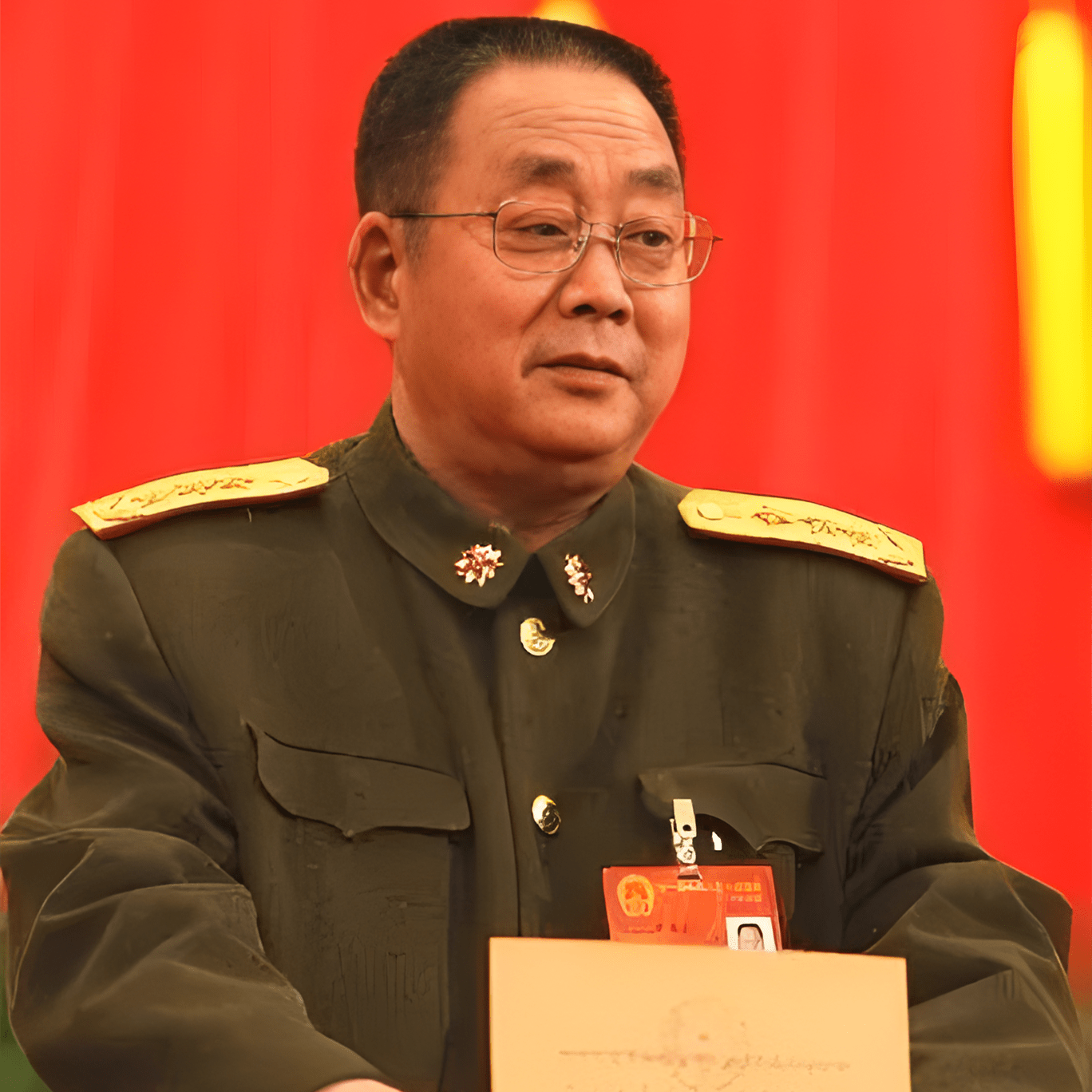 谷俊山又拿出自己从前那一套四处笼络,靠着军队的关系搜刮货物,再高价