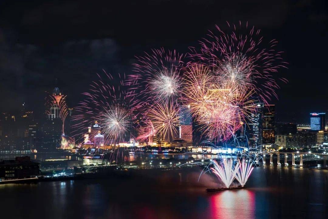 澳门特别行政区西湾大桥作品简介:本张作品是在珠海加林山拍