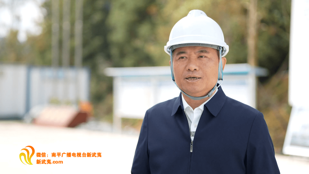 中共政和县委书记 黄拔荣当时在考察选址的时候,有两条供电线路横穿