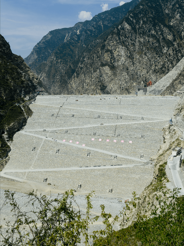 建设_长河坝_大坝