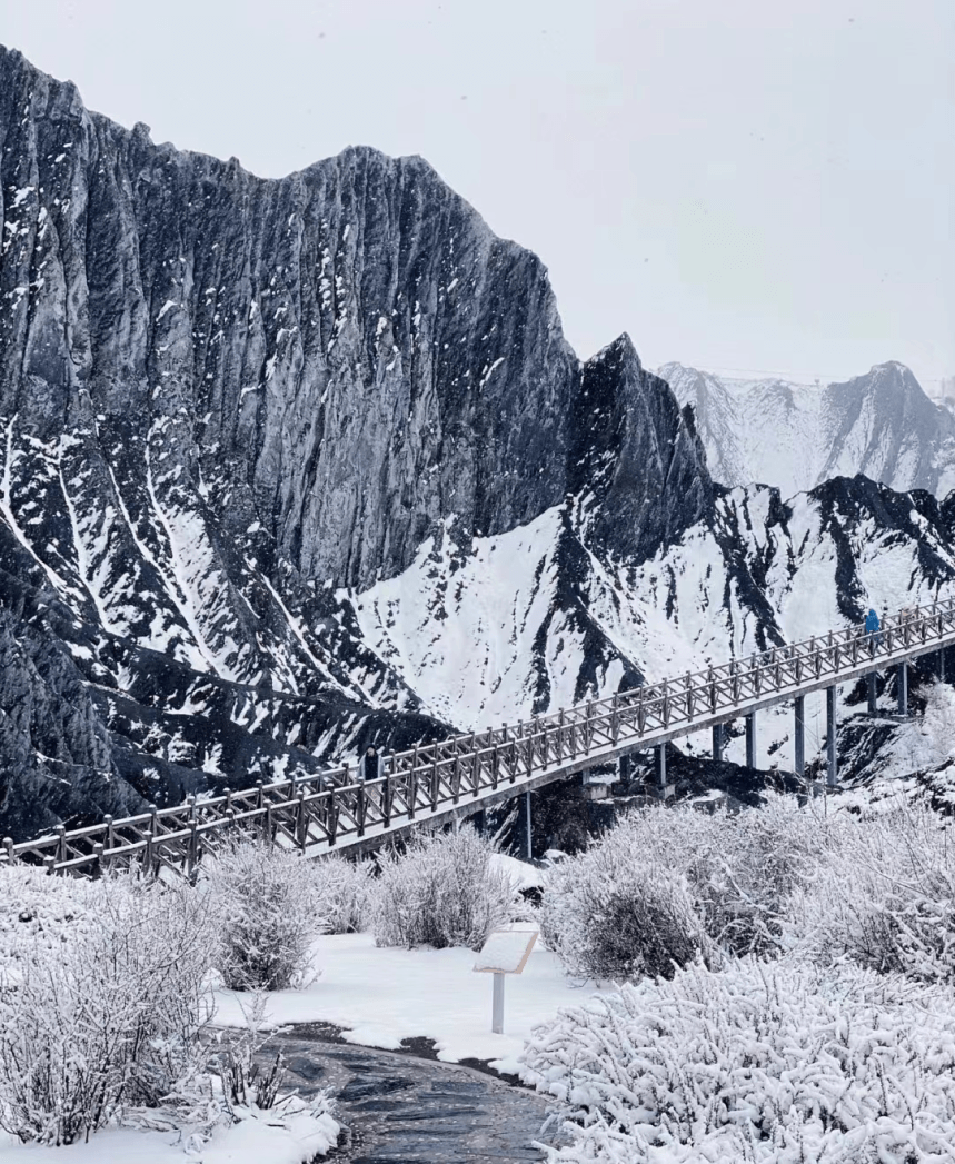 岷山雪景图片