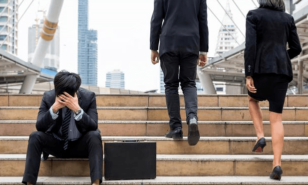 40岁以上的中年人,失业后都干嘛去了?让人心酸啊!_工作_职业_技能