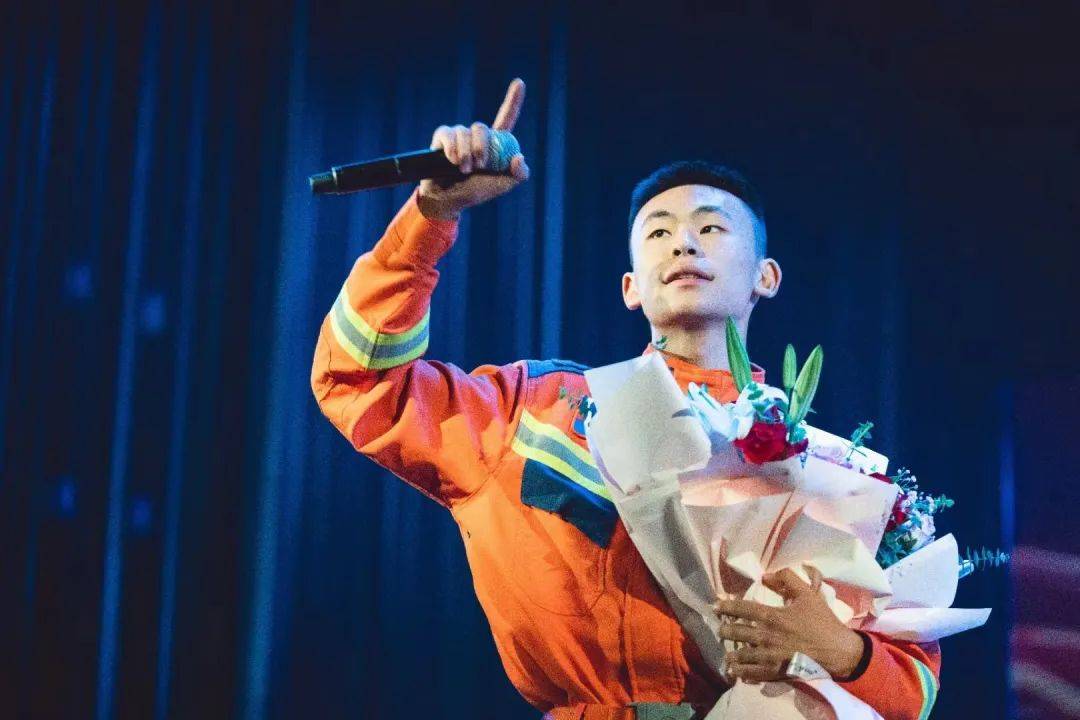 王桓烊刚来到戬浜消防站时还不到二十岁,当时新兵