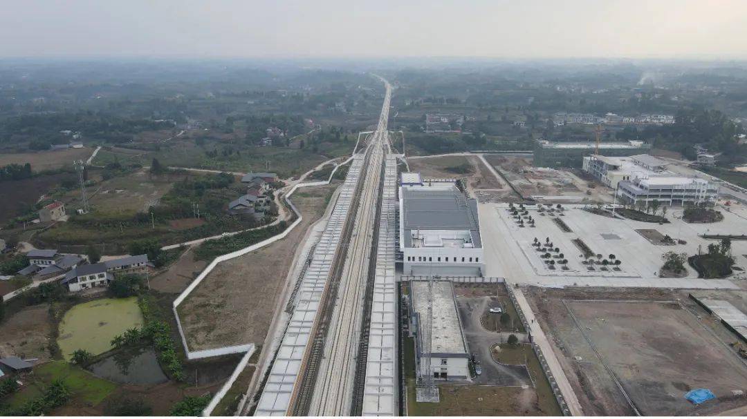 成宜高铁威远站进站口,出站口!站前广场,站内有大变化!