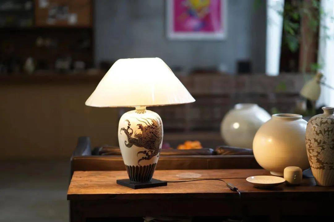 存世量仅有一件的磁州窑白地黑剔花龙纹梅瓶，被我们复刻出来了