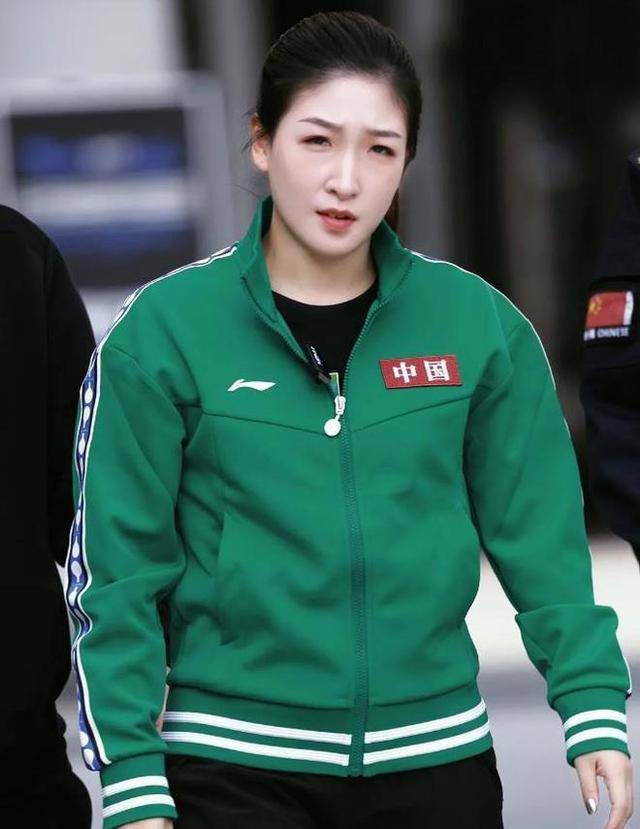 综艺节目,多赚些钱准备提议后的生活,可是为了中国国乒这边,刘诗雯又