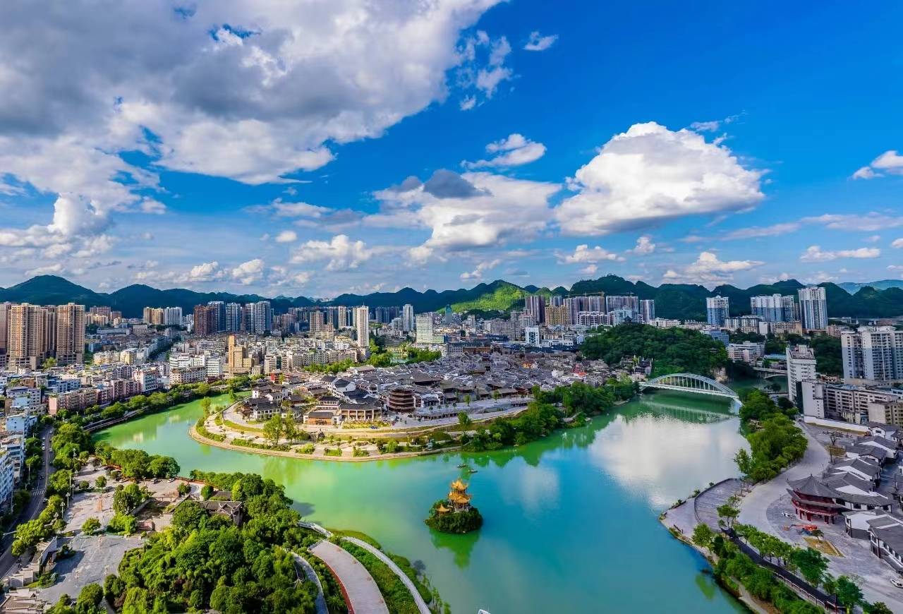 铜仁:青绿山村迎客来,平安守护增"警"彩_景区_乡村_游客