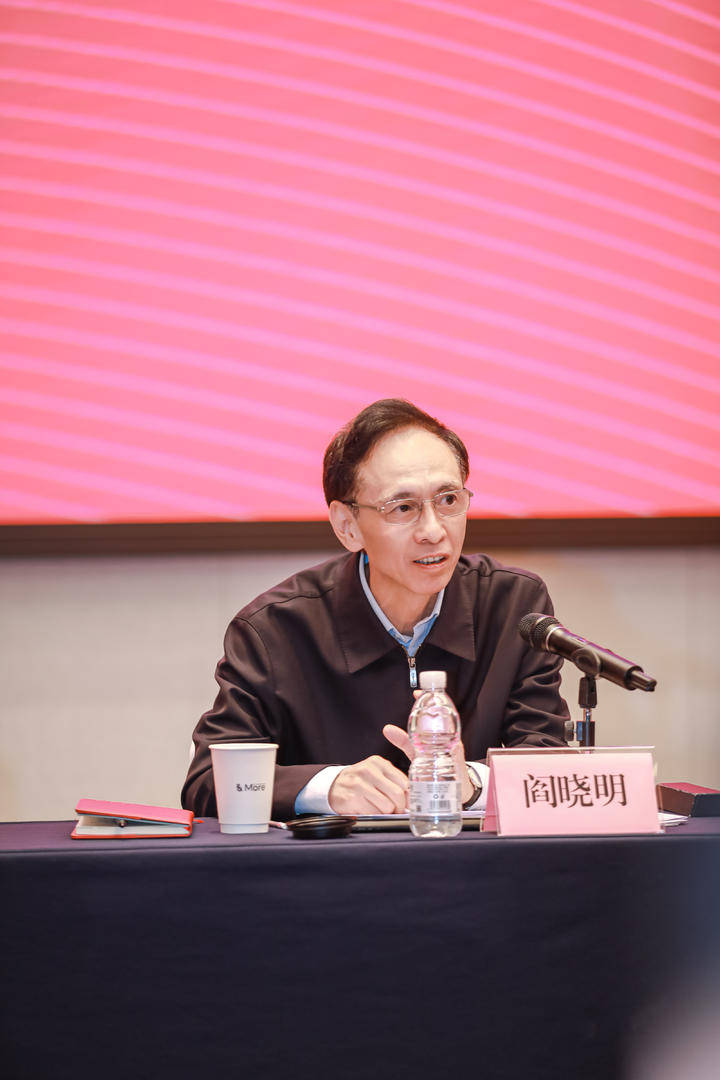 阎晓明说,从业者也要增强对健康行风的共识.