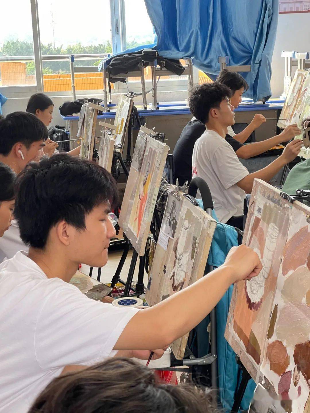 【直击】广西2024届美术高考艺成第二次模拟考考试现场