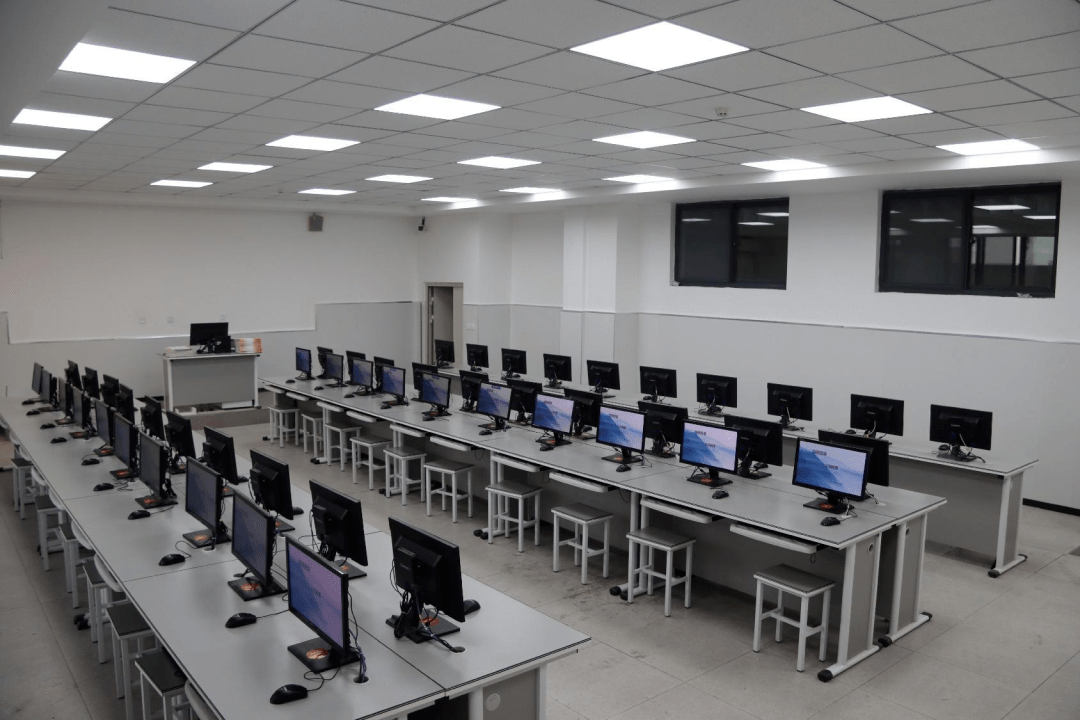 计算机教室西中托管 名校引领联合教研 助力成长我校联合陕西省爱知