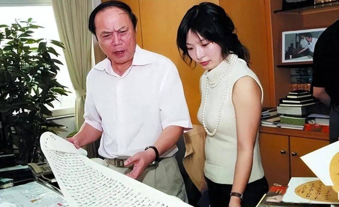 她曾是广东台当家花旦,却委身高官当情妇,出狱后改名整容当老板_李泳