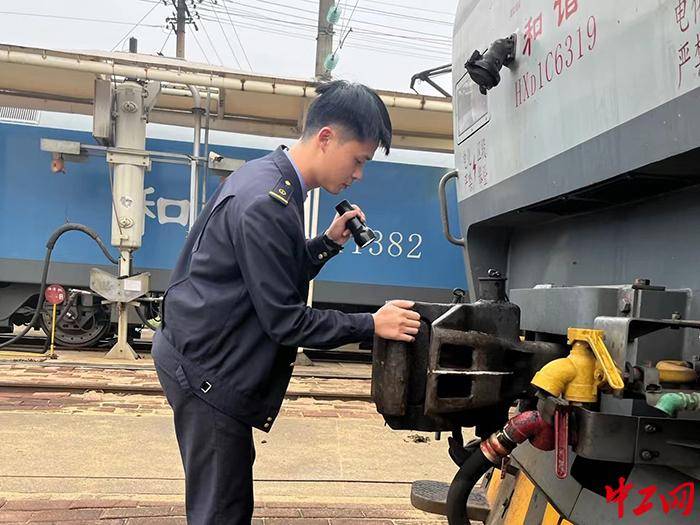 "全路青年岗位能手"袁龙:在岗位上磨砺匠心_工作_业务_成绩