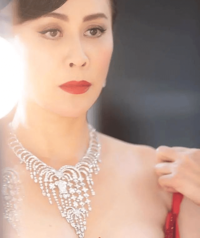 美肌保养秘诀公开_嘉玲姐_背部_运动