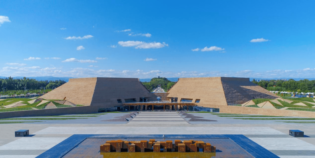 这里是中华民族的发祥地之一;"大窑文化"掀开了呼和浩特人类文明的