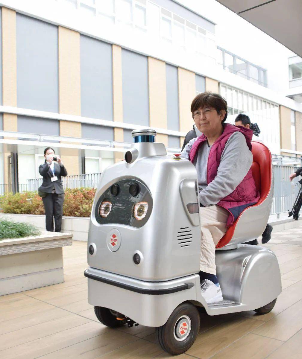 日本医院试运行机器人送患者去车站,患者:和人走路速度一样