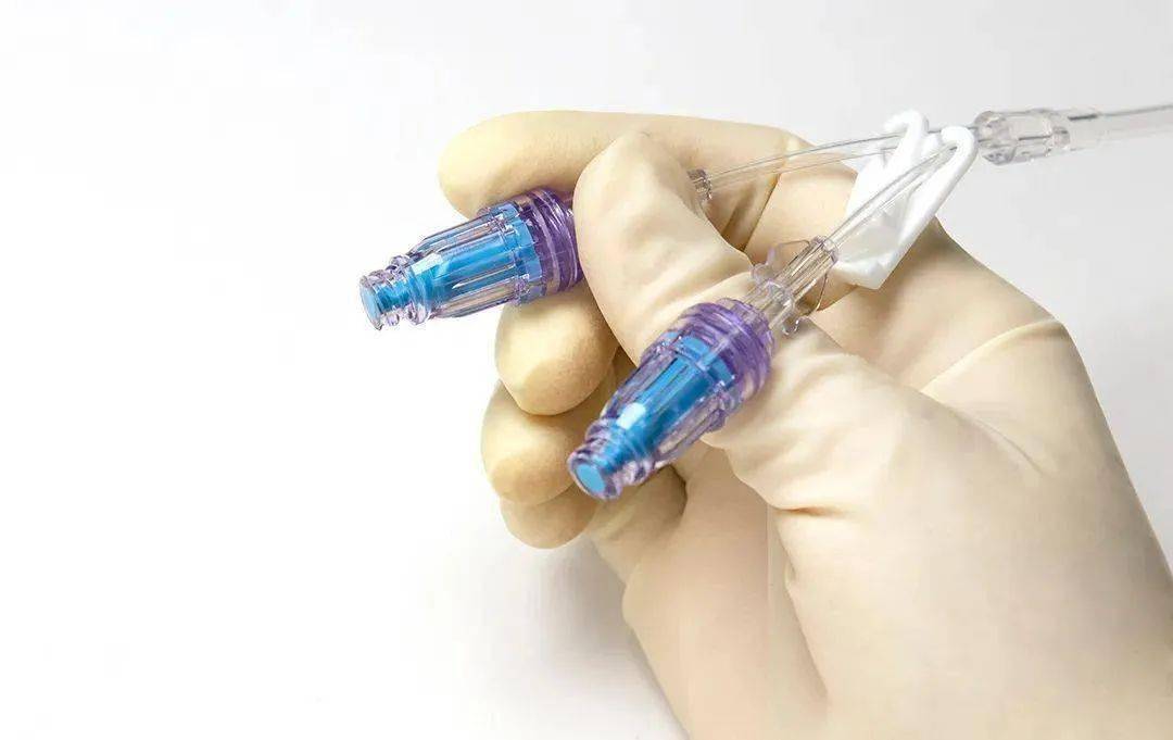 1picc导管维护picc导管维护穿刺部位消毒,正压冲管,更换接头,更换敷料