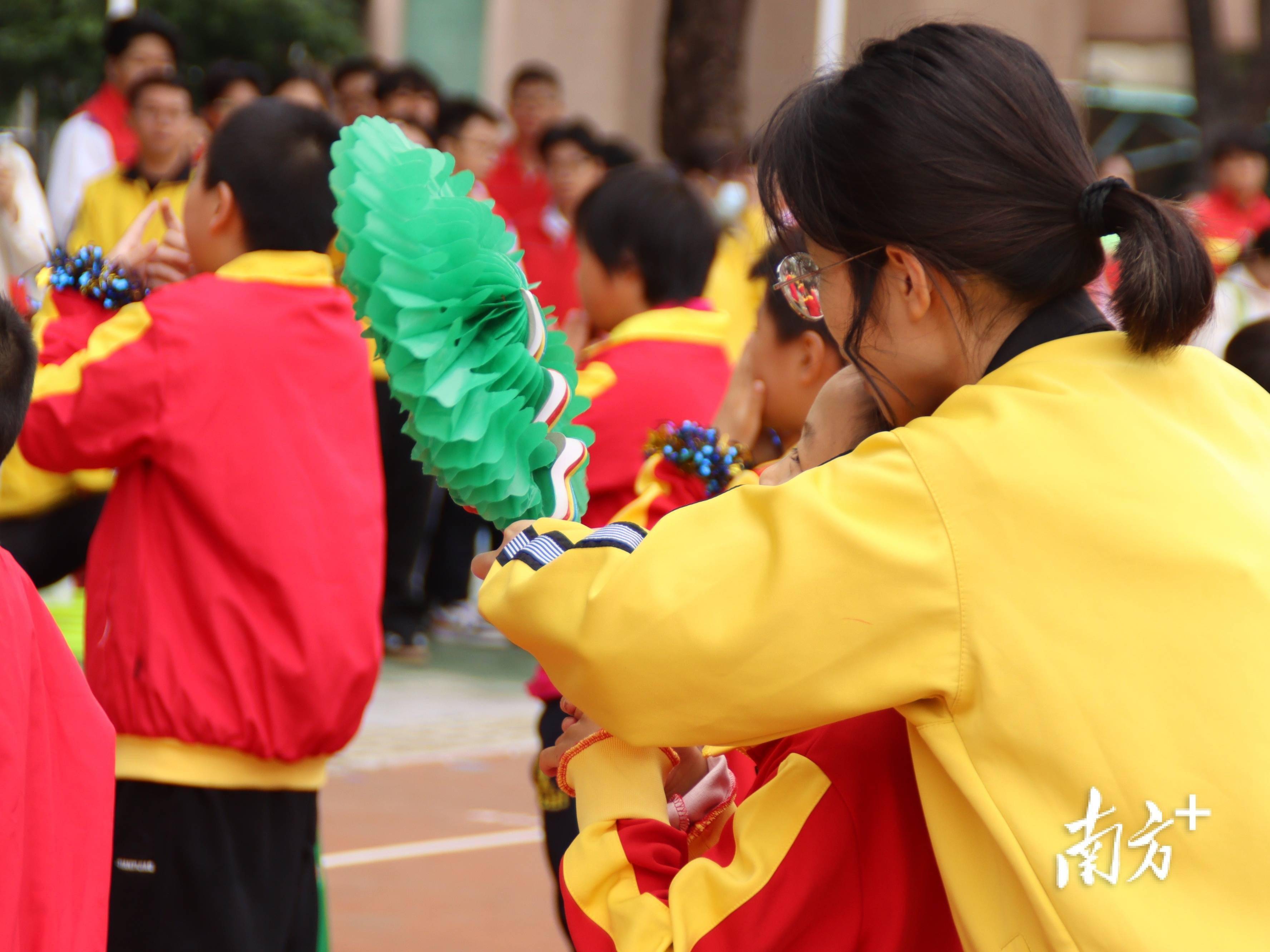 特写| 17℃的清晨,在顺德启智学校的运动会上感受暖意_教育_融合_表演