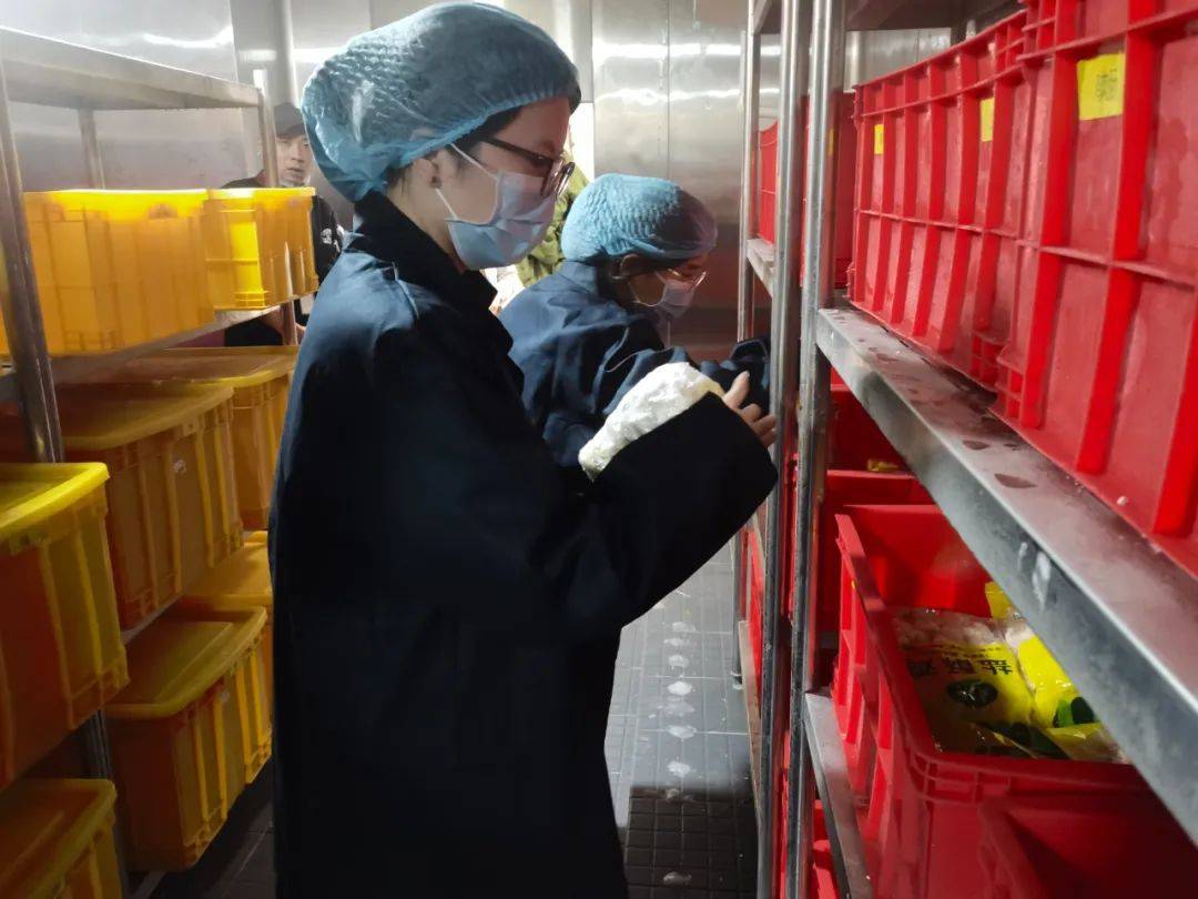 上海纽约大学从原来的世纪大道校区搬迁至前滩新校区,遇到了学校食堂