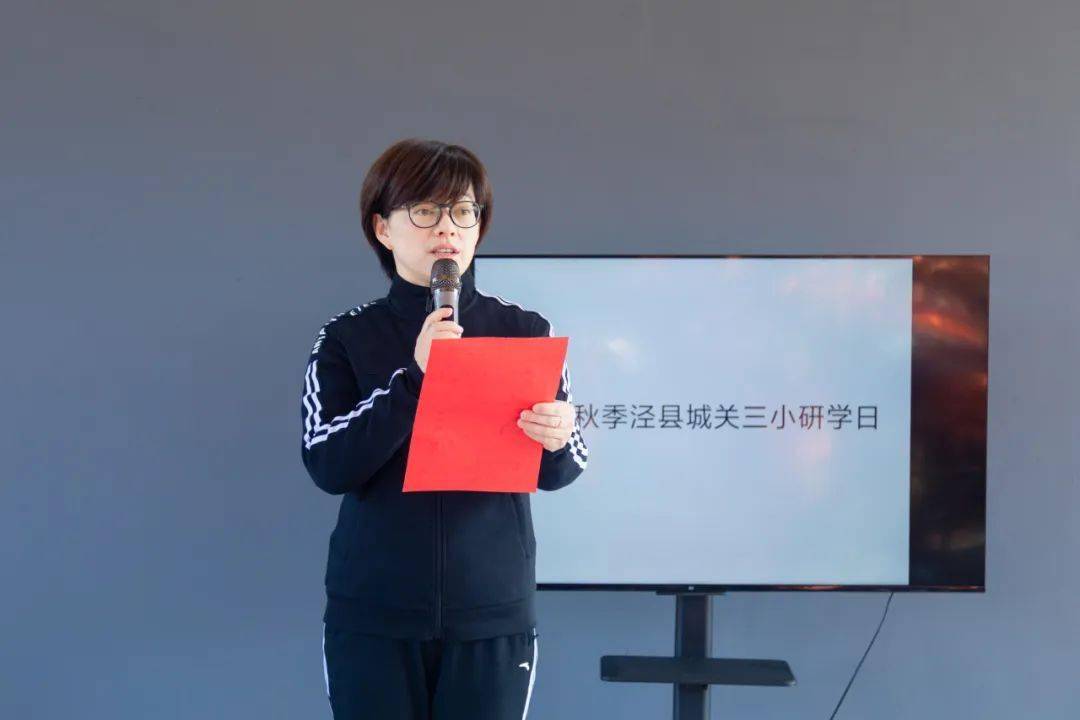 分别致辞有限公司董事长胡铁洪安徽垣达旅游发展泾县城关第三小学校长