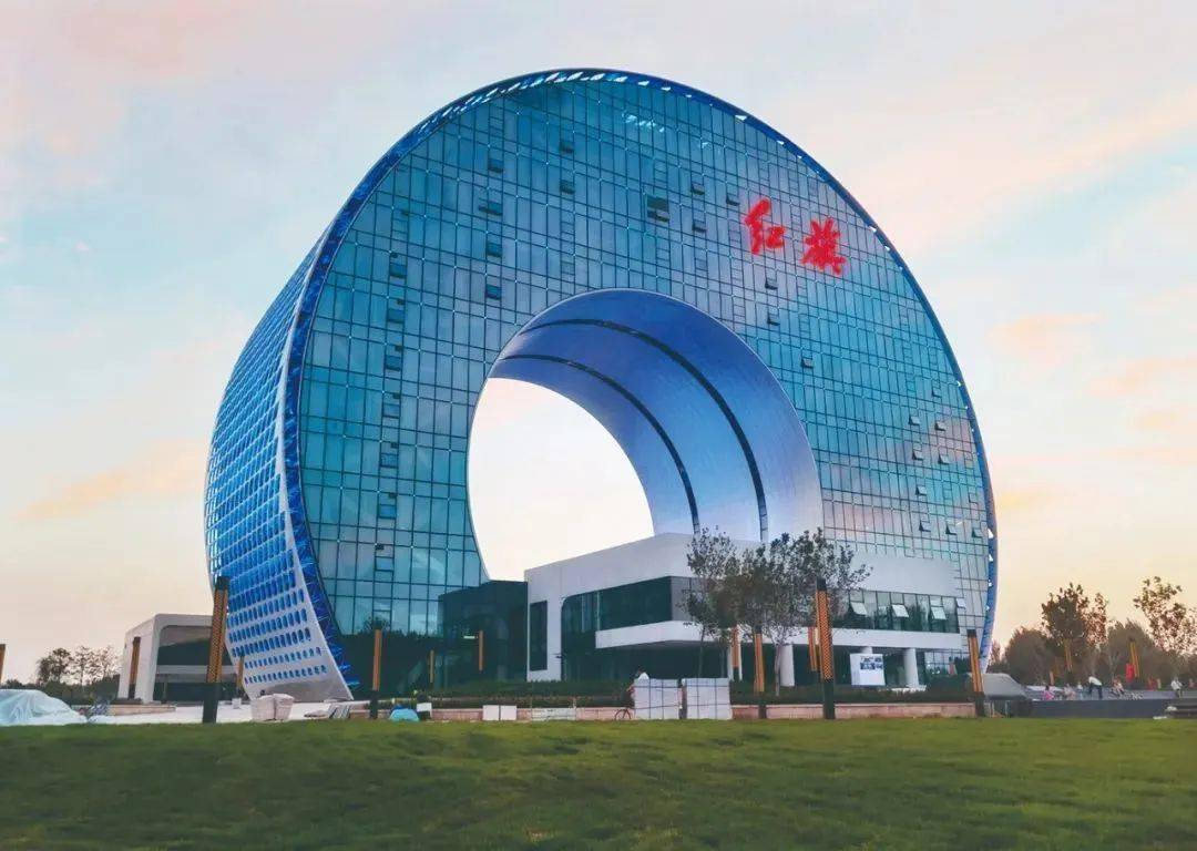 红旗创新大厦0260余载,承载着国家的"工业梦",记录下长春人执著的"造