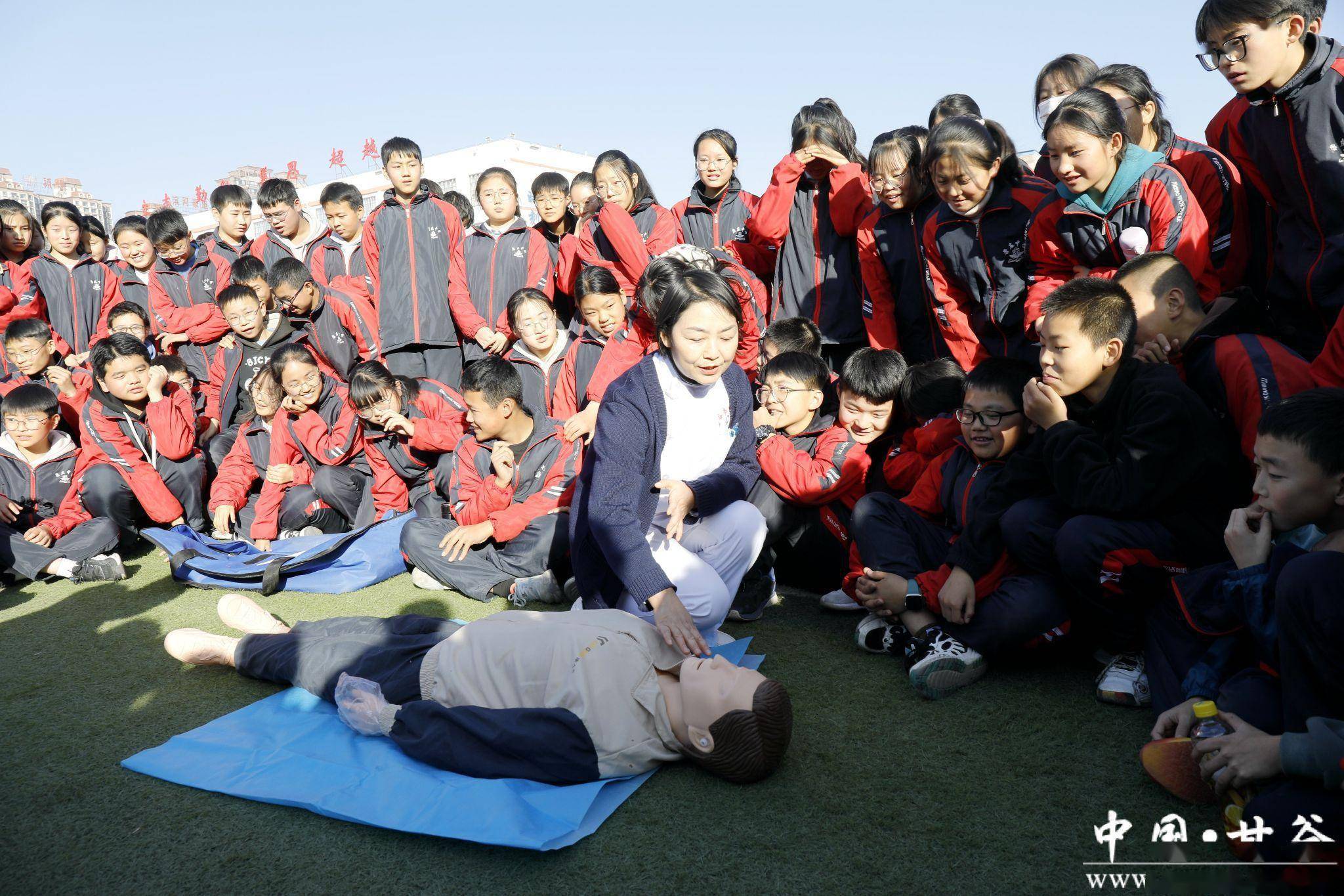 甘谷县红十字会应急救护知识"进校园"活动走进康庄中学_培训_师生