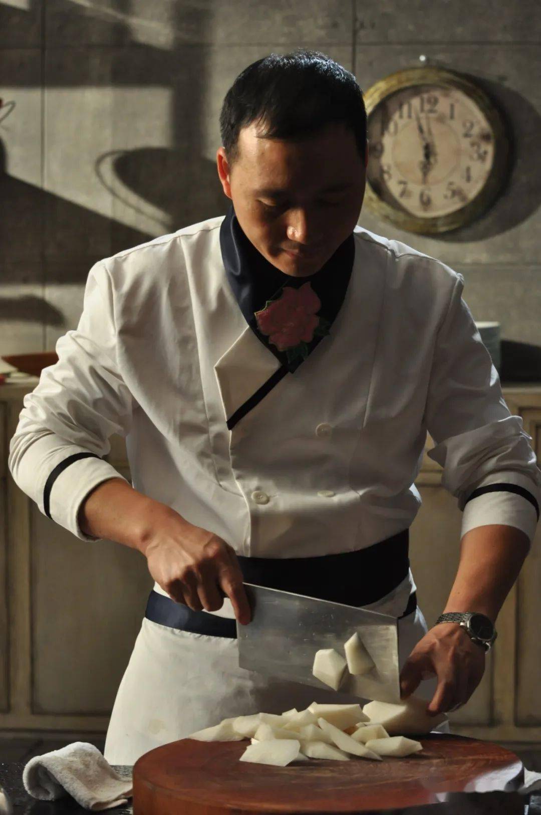 欧阳建平:黑山羊汤代替鸡汁汤,湘菜煨鹿筋在营养搭配上略胜一筹_湖南