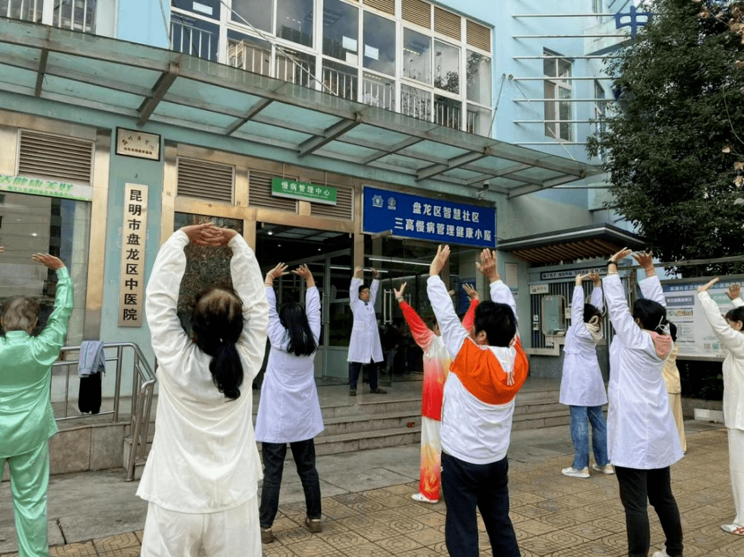 家门口的"医靠"——提供"特色服务" 为居民请来上级医院大专家(四)