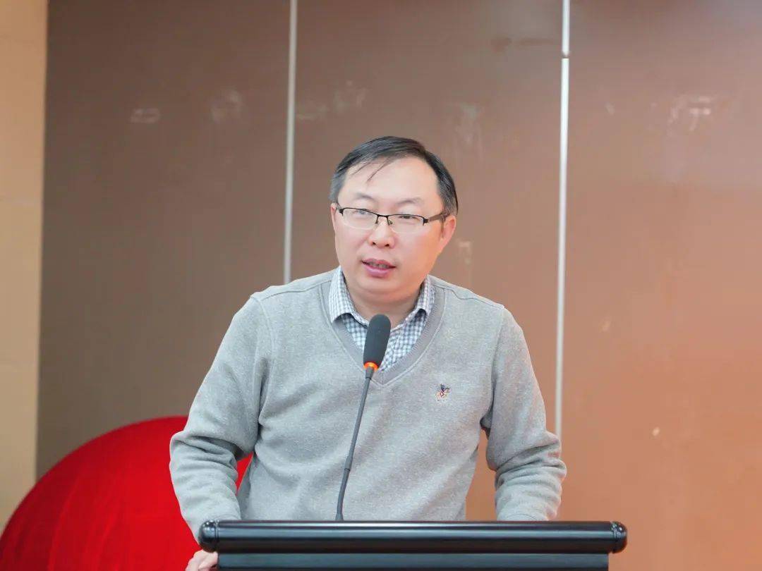 周云飞表示,"镇江惠民保"有效衔接和补充基本医疗保险政策,着力聚焦