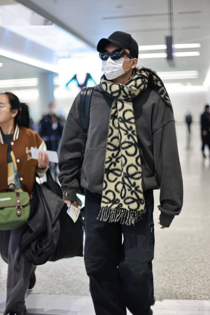 "五阿哥"苏有朋近照!