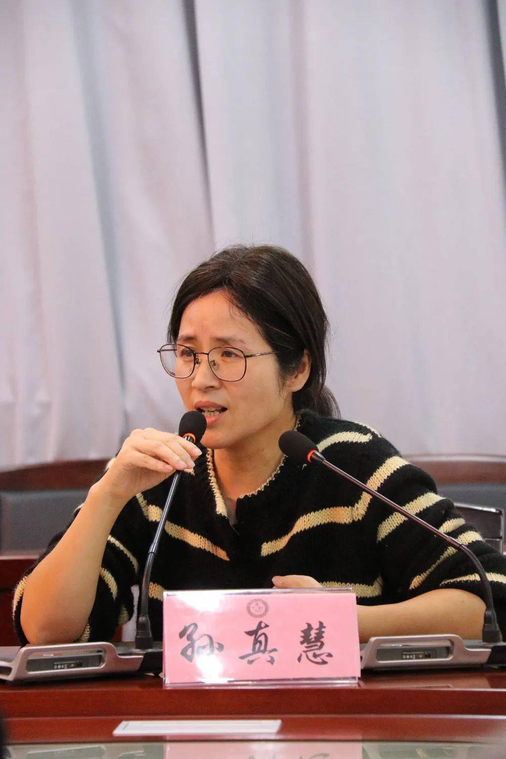 最后,邹小芳校长对县教师发展中心给予桥下一小教育的关心支持表示