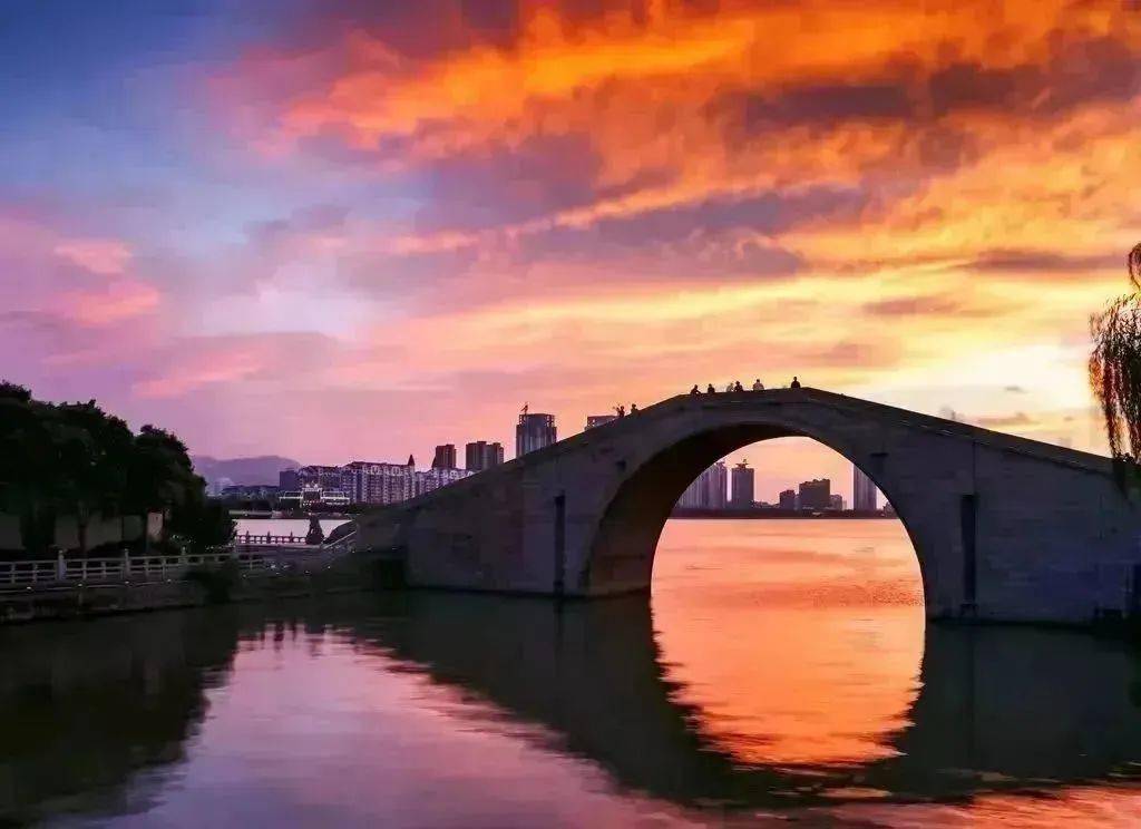 无锡地区共有7个路,街,巷地名和古桥梁地名入选,其中宜兴