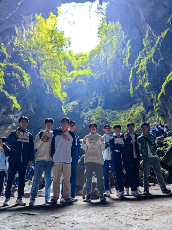 博雅刚健少年志 不负韶华行且知——桂林市中山中学高2022级开展秋季