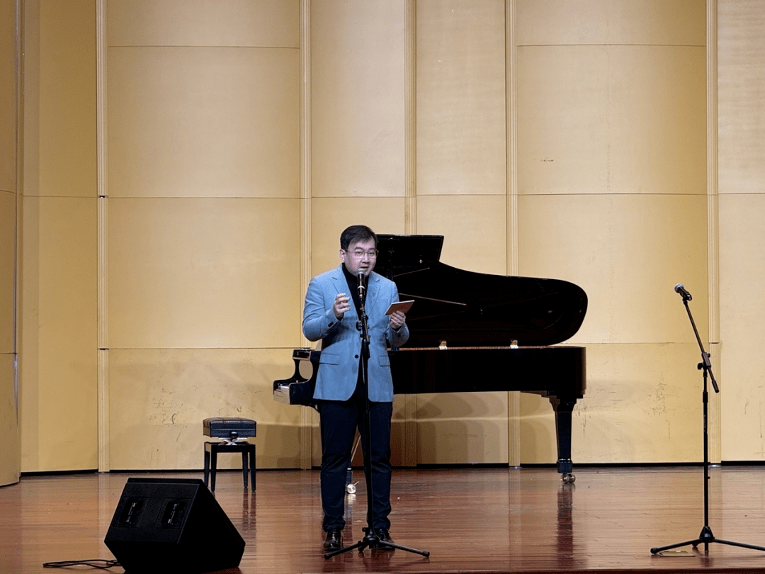 本场音乐会邀请了北京广播电视台主持人卢迪,笛箫演奏家王晴凯,高级