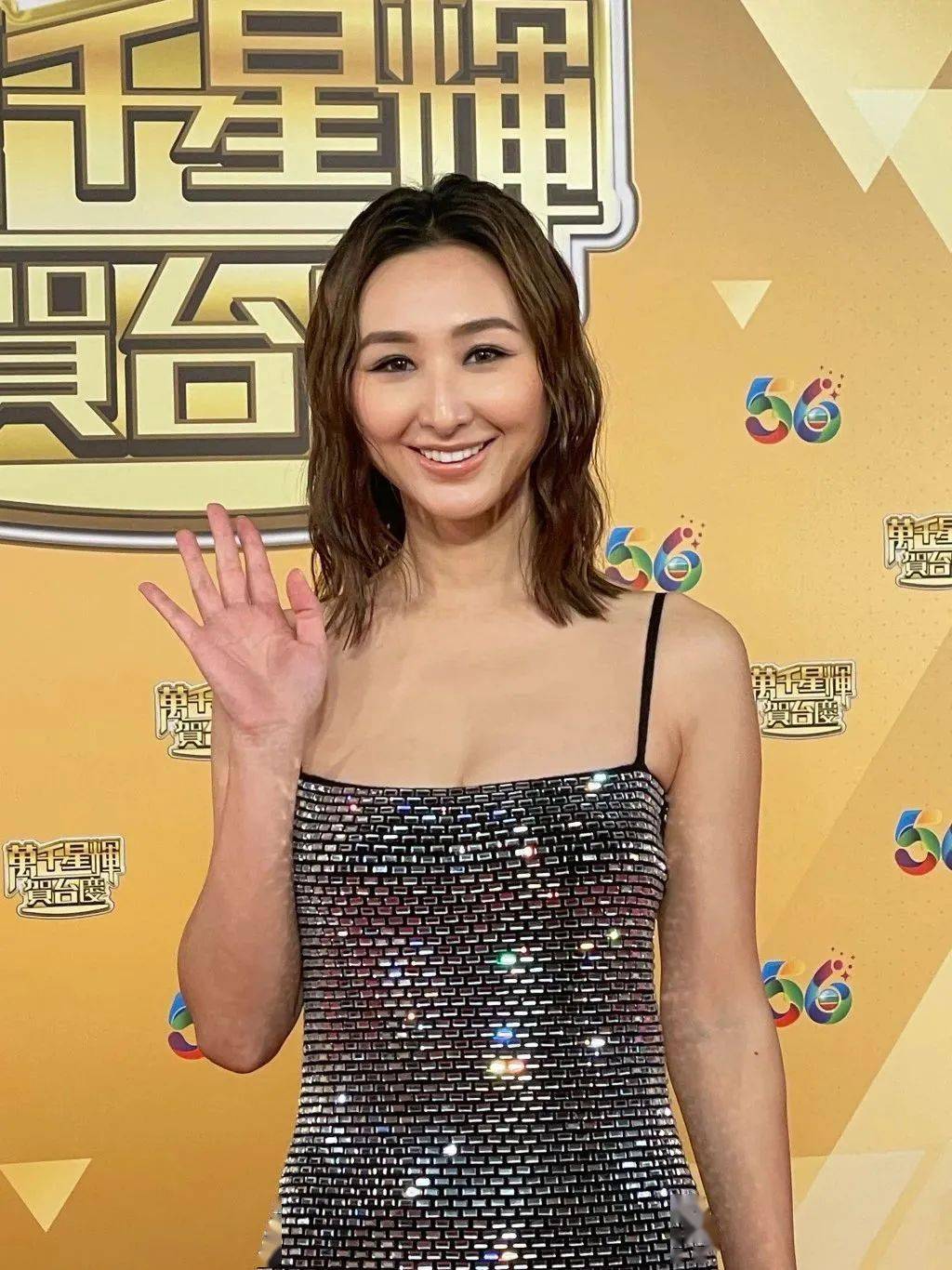 蔡思贝疑似低胸裙失守走光!高海宁回应输给新一代咪神!