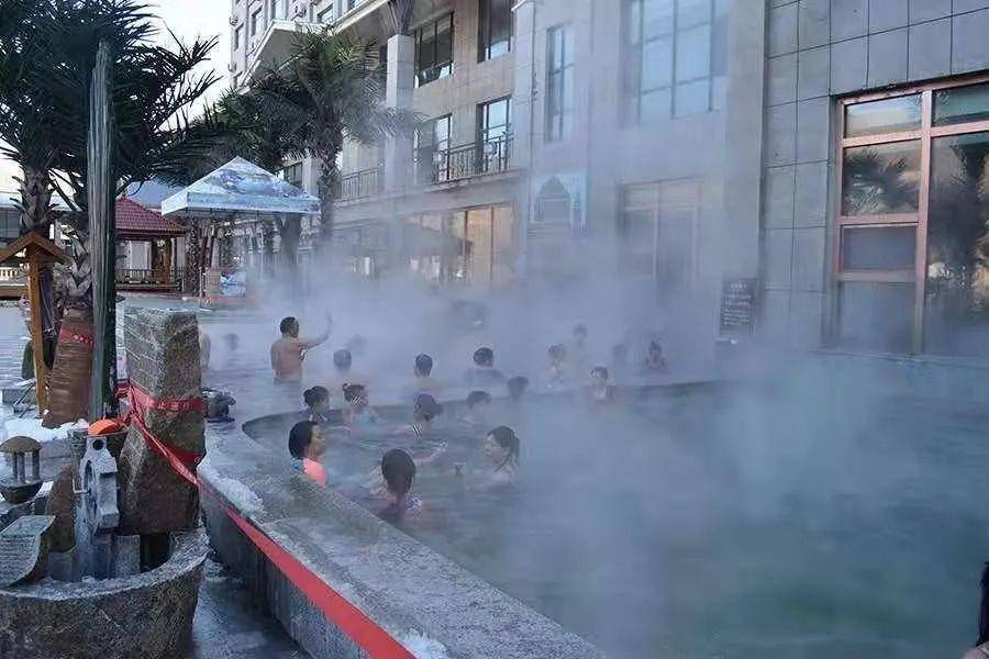 梦都美养生温泉可饮可浴,富含锌,铁,钙等多种元素,室内外面积近7000余