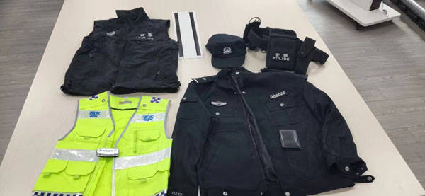 恋爱近两年的"警察男友"竟是假的……_覃女士_范某_制服