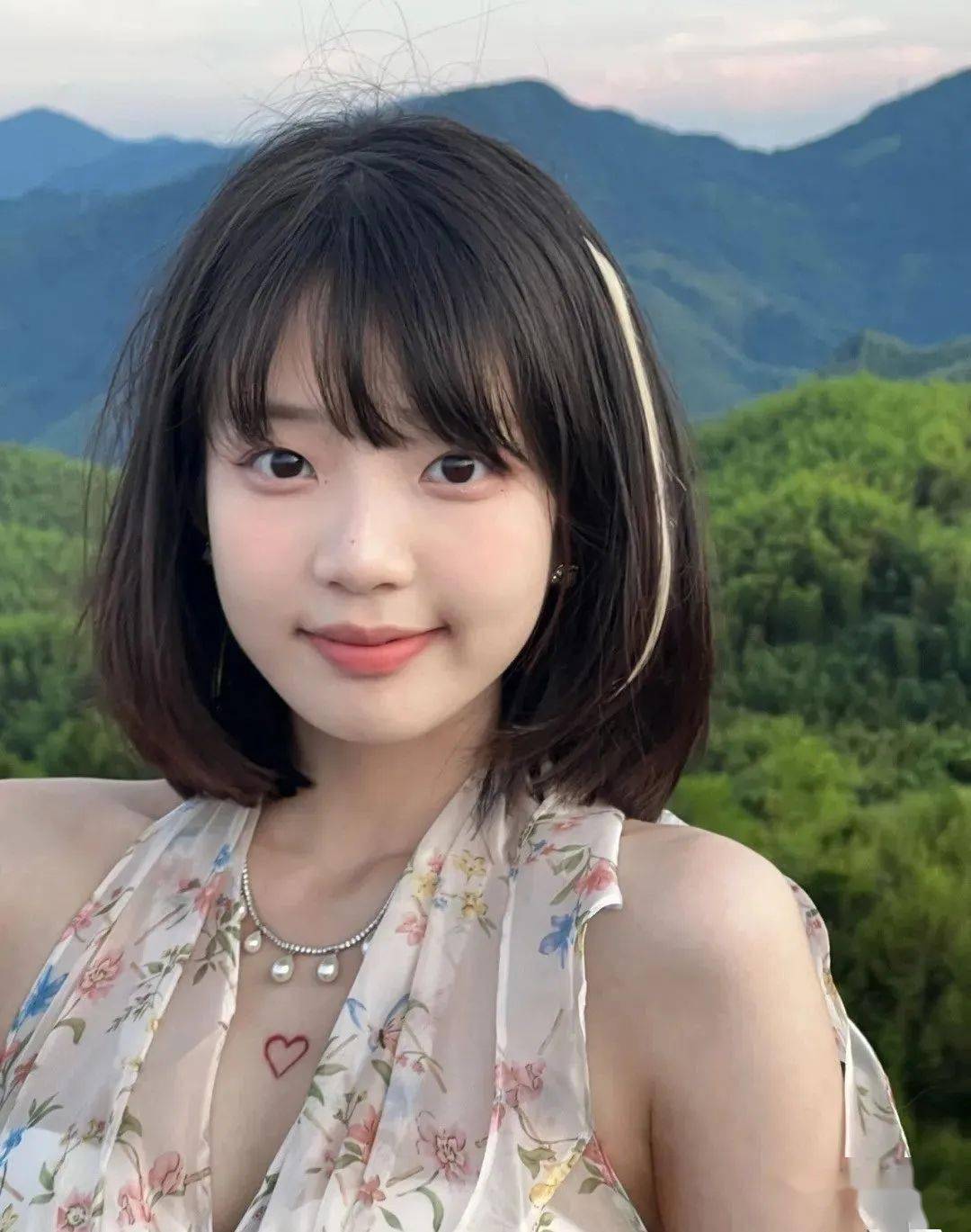 圆脸短发也纯欲秋天第一剪