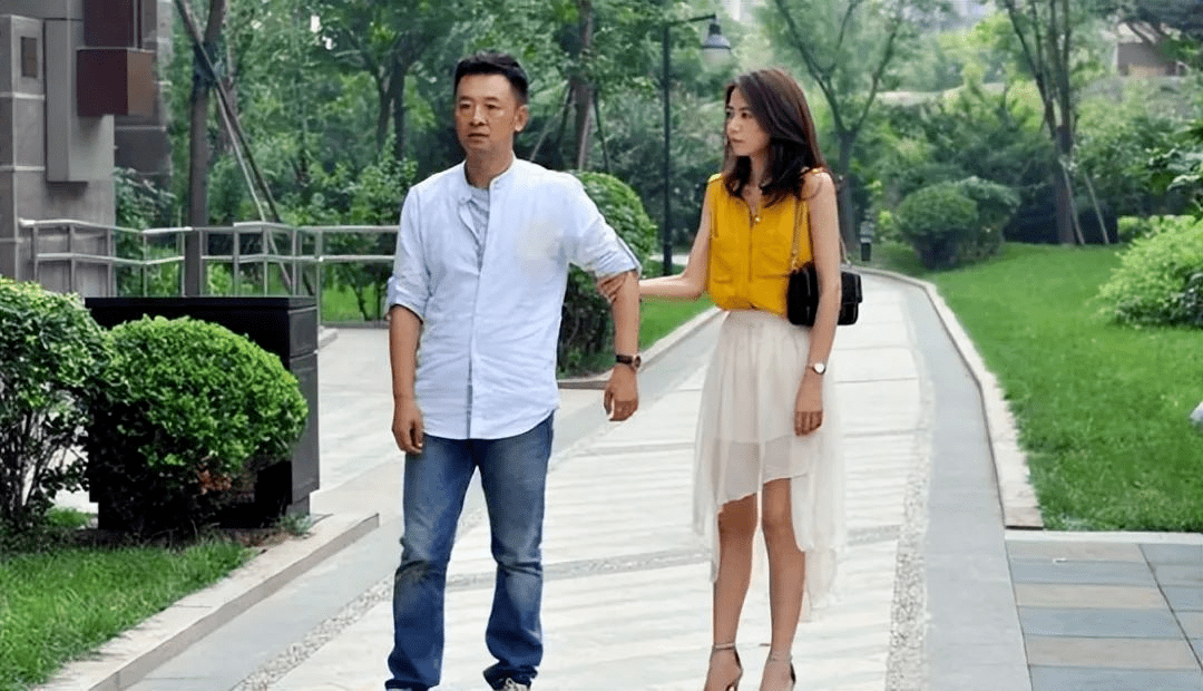 消失9年后,黄海波说:往前看,别回头_表演_海清_父亲