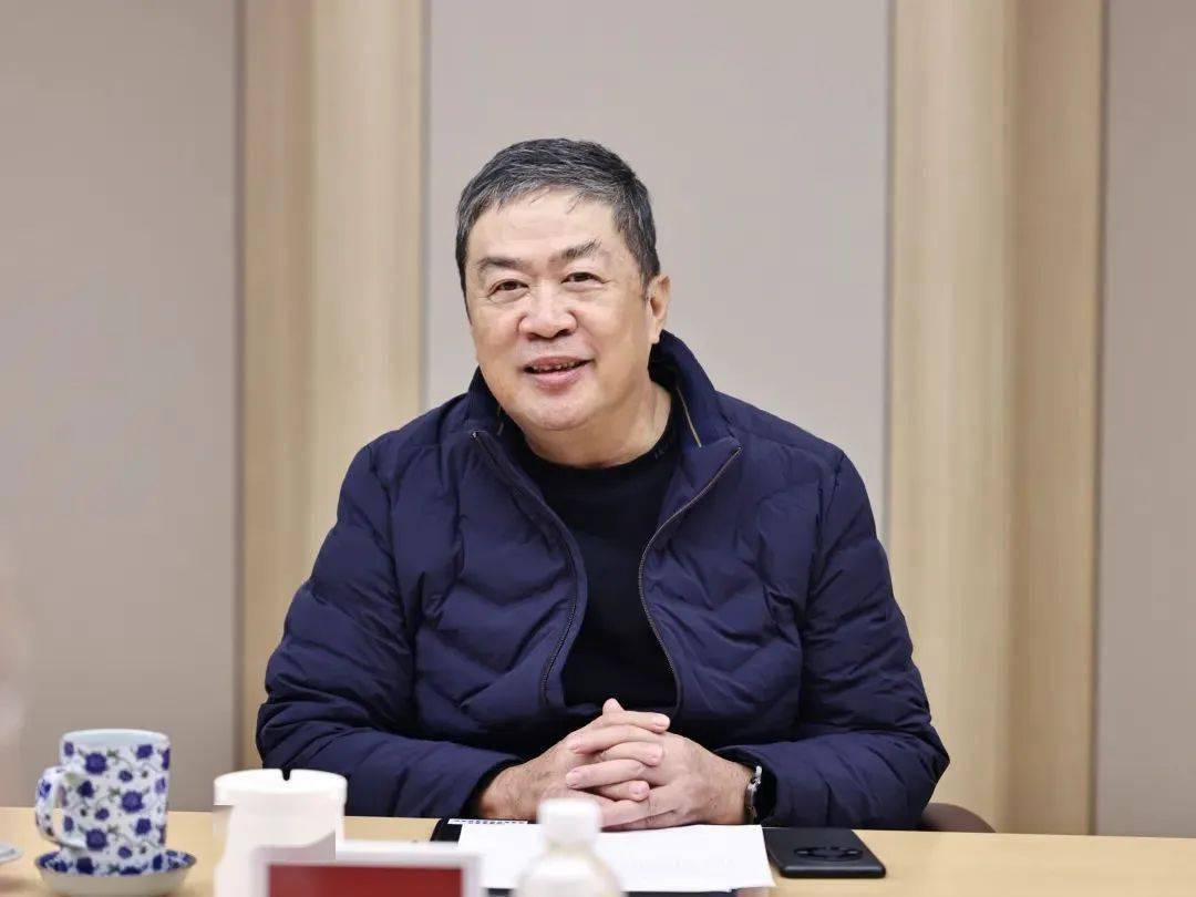 董清世介绍了信义集团发展概况,对曲靖市给予企业的支持和帮助表示