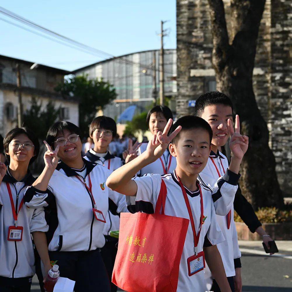 放飞梦想,踏响青春——2023年九江镇初级中学8公里徒步励志行