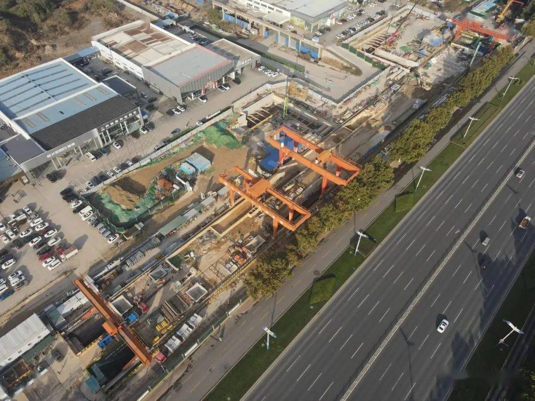 【济阳圈|头条】济阳轻轨铺轨工作12处同时展开,已铺设500米_施工