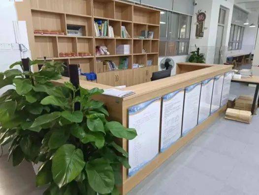 图书馆服务台自助借书,还书,查询与续借区域自主借还区各大功能区域悦