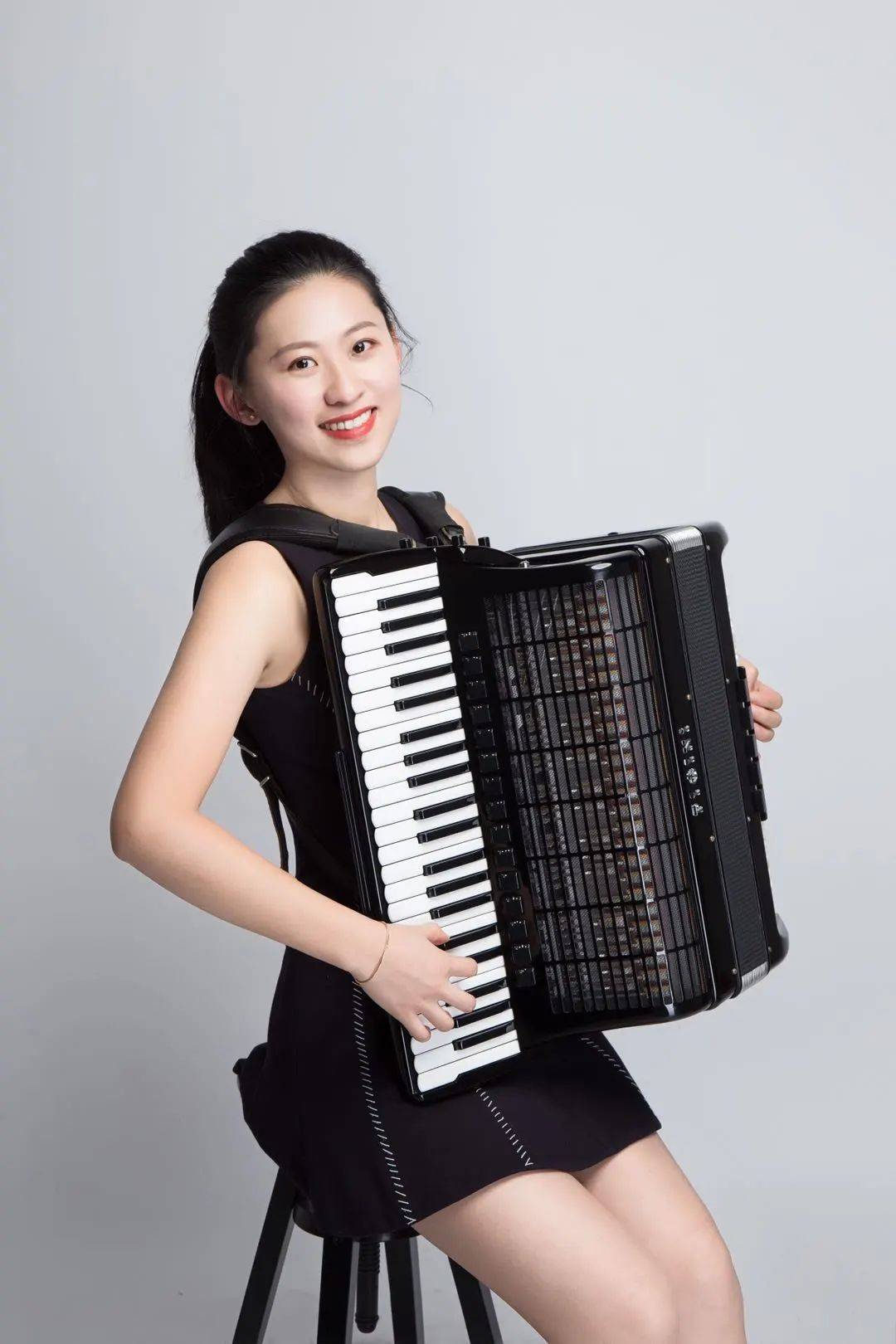 "音乐下午茶"抢票预告 | 琴语心愿,邂逅手风琴的缤纷世界,感受指尖下