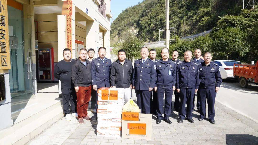 马龙监狱长率队到监狱乡村振兴联系点开展"双联双促"走访慰问活动_第