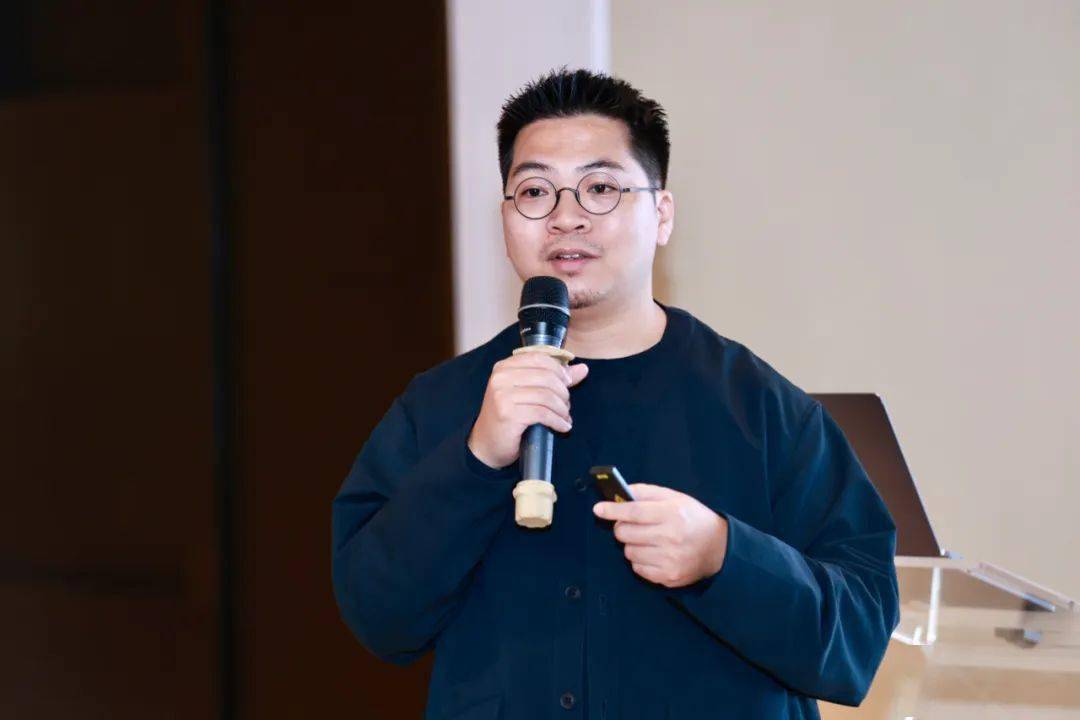 这十八年来他一直在幻维数码工作,与团队一起见证了行业的变迁与崛起.