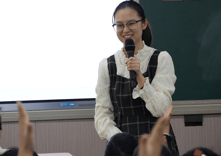 音频,联系生活等方式理解词句;提取关键句,借助课后题中简单的思维导