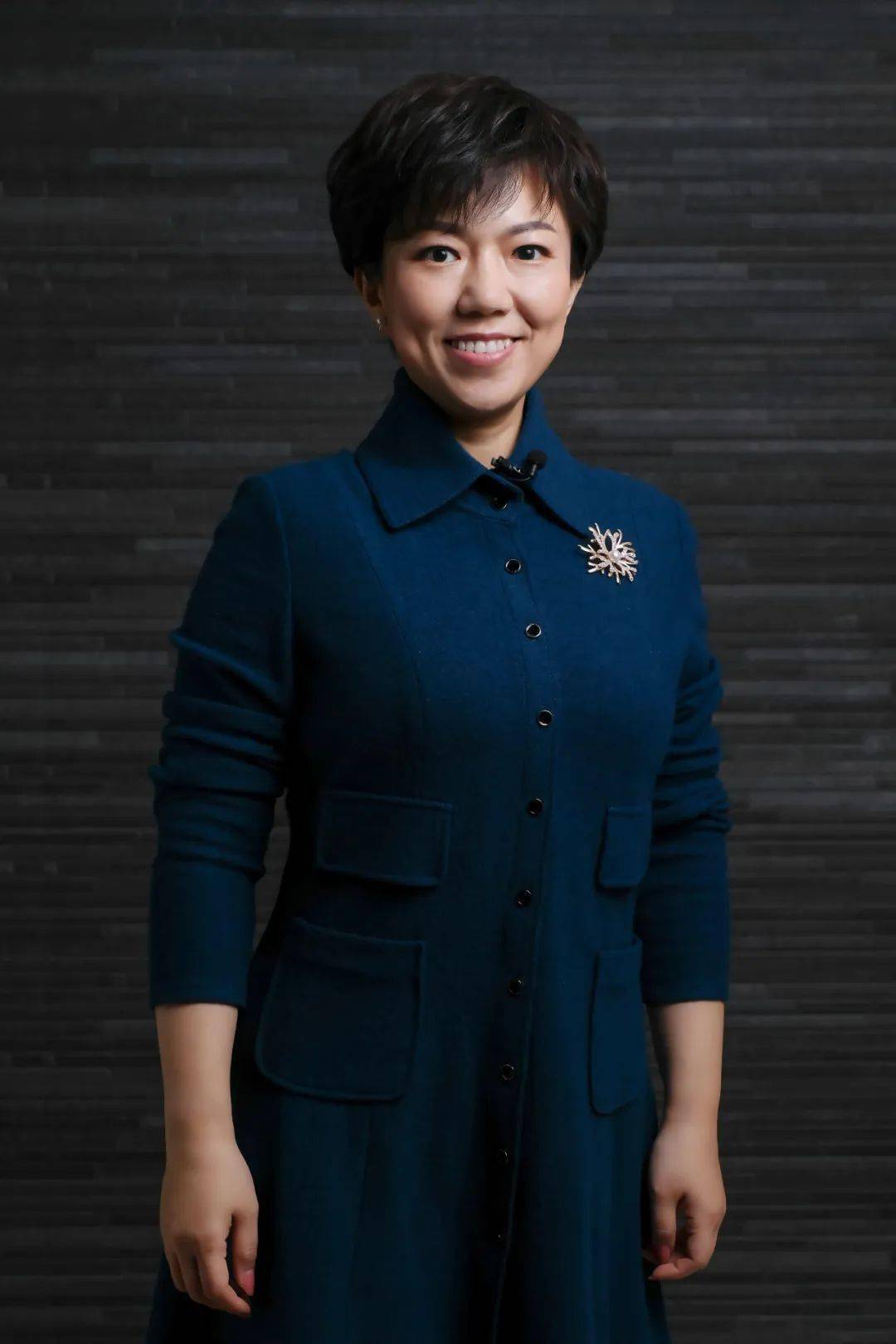 成都文史馆馆员徐薇《掬水月在手》联合制片人《征行有诗》总策划及
