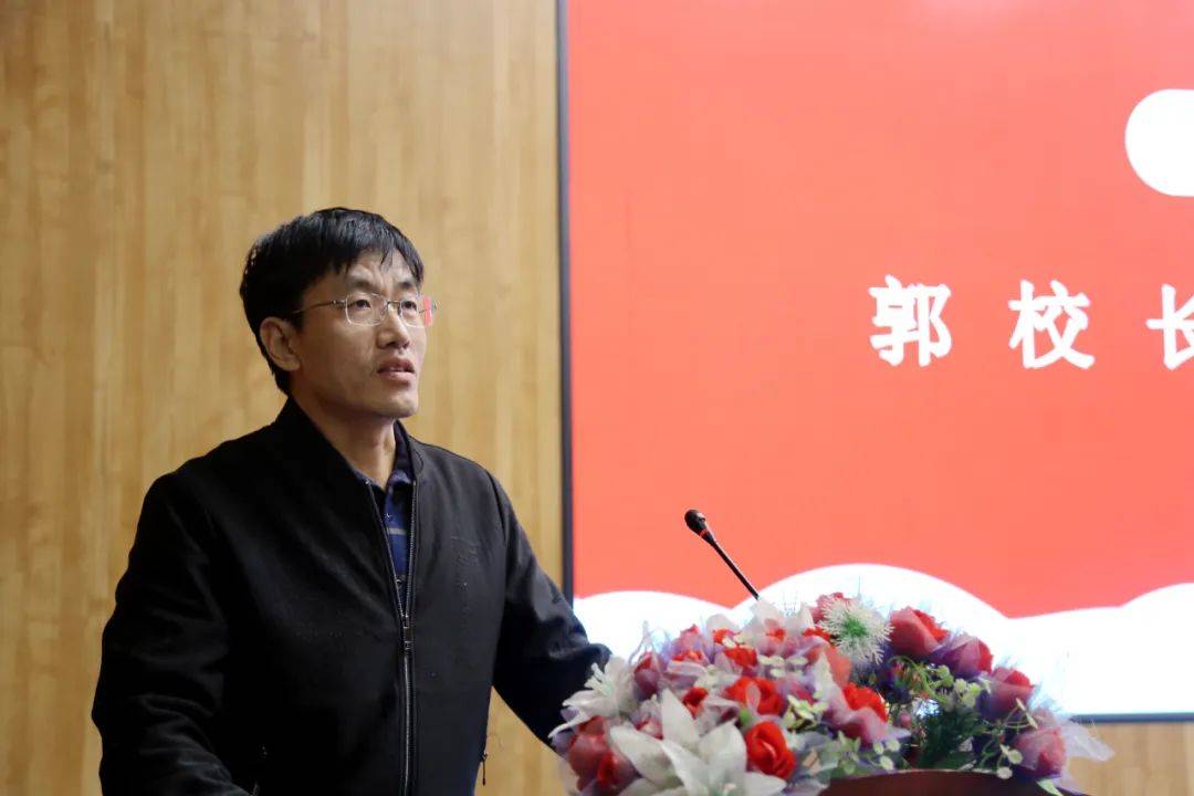 德州一中附属中学党支部书记,校长郭兴刚就本次活动做总结发言.