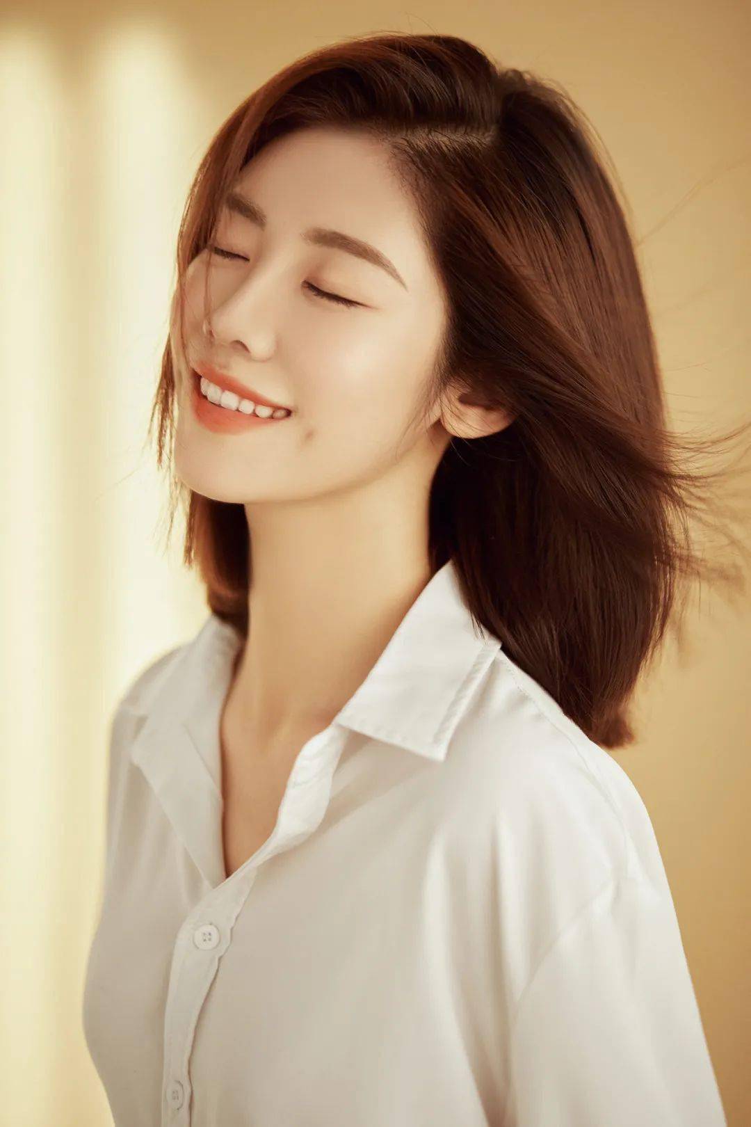 《热烈》推荐专辑:·中国好声音深圳赛区评委·亚洲小姐总决赛嘉宾