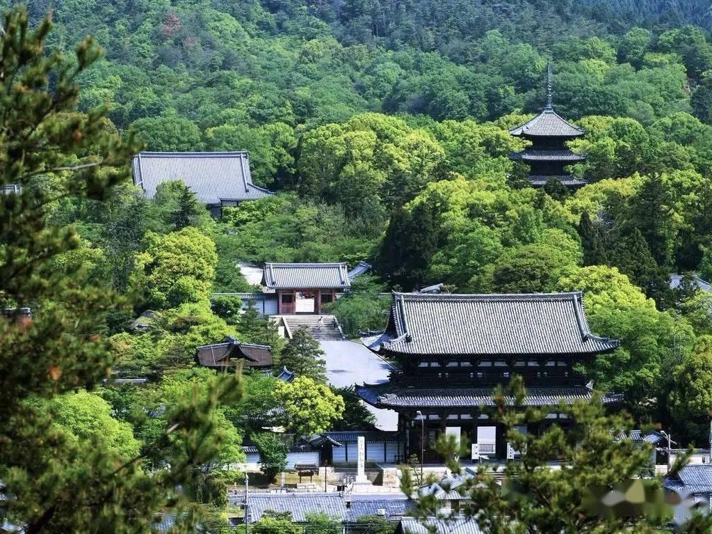 仁和寺:是一座位于日本京都府京都市右京区的佛教寺院,是真言宗御室派